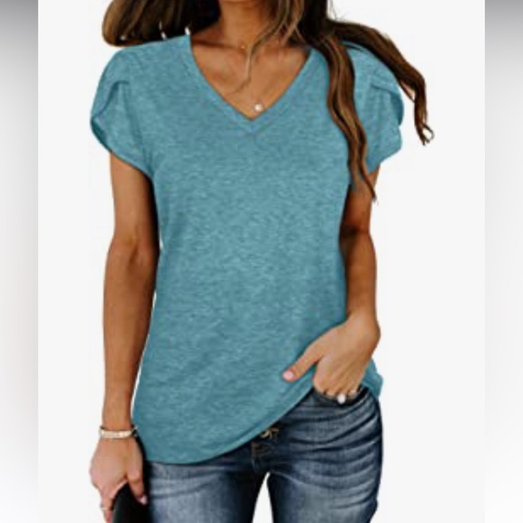 Tops - NWOT Women’s Short Sleeve V-Neck Casual Top